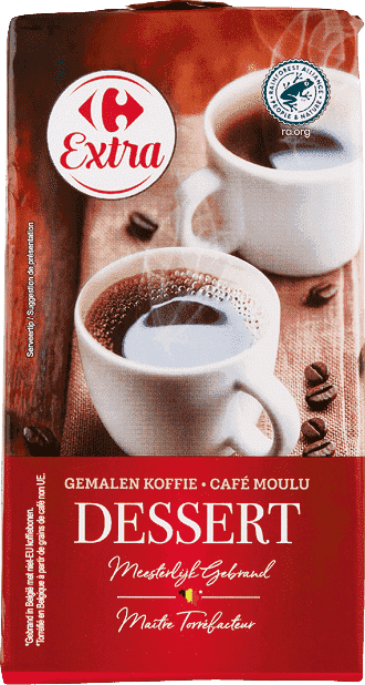 Paquet de caf moulu Dessert de la marque Extra avec une photo de deux tasses de caf  fumant pos es sur une surface en bois avec des grains de caf   parpill s.  Description g n r e par IA